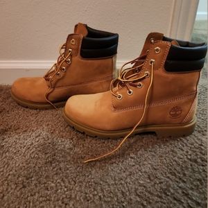 Timberland Boots SIZE 7.5 IN WOMENS USED ONCE IN GREAT CONDITION